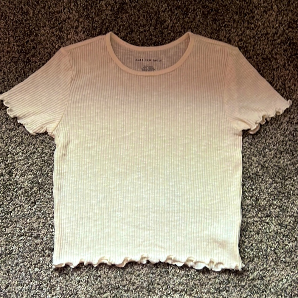 Cute shirt from American Eagle! Size XS, and it is off white/cream color.